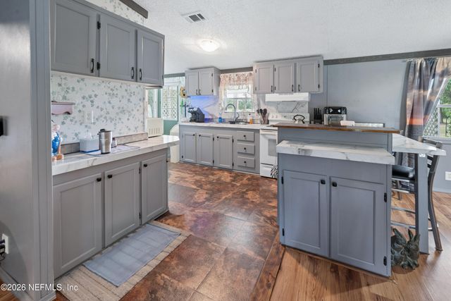 8082 BLAZING STAR Road, Melrose, FL 32666