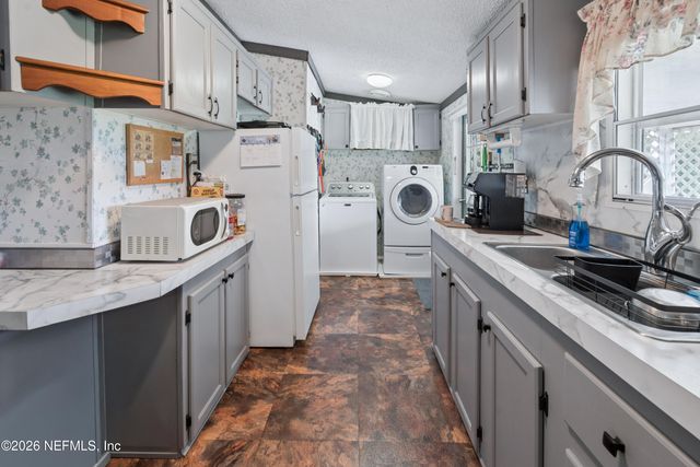 8082 BLAZING STAR Road, Melrose, FL 32666