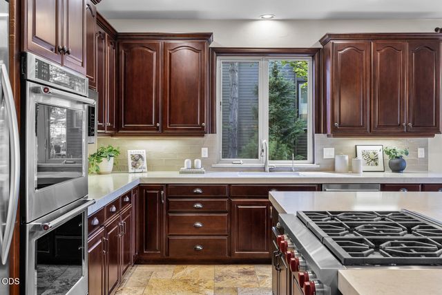 19275 Green Lakes Loop, Bend, OR 97702