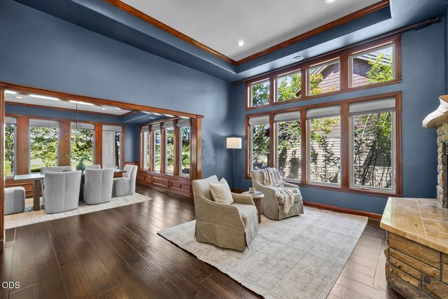 19275 Green Lakes Loop, Bend, OR 97702