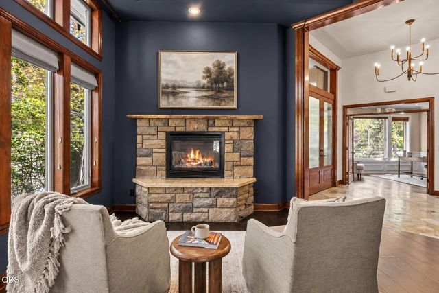 19275 Green Lakes Loop, Bend, OR 97702