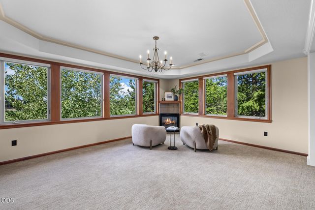 19275 Green Lakes Loop, Bend, OR 97702