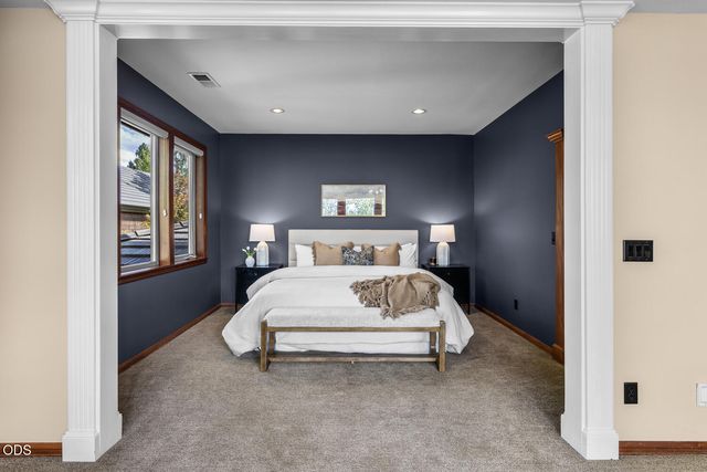 19275 Green Lakes Loop, Bend, OR 97702