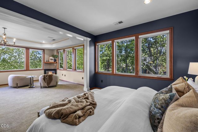 19275 Green Lakes Loop, Bend, OR 97702