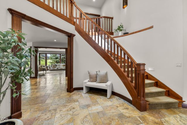 19275 Green Lakes Loop, Bend, OR 97702