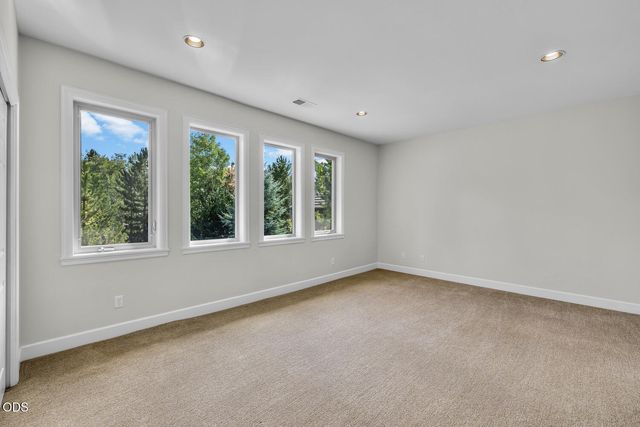 19275 Green Lakes Loop, Bend, OR 97702