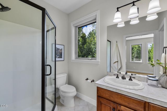 19275 Green Lakes Loop, Bend, OR 97702