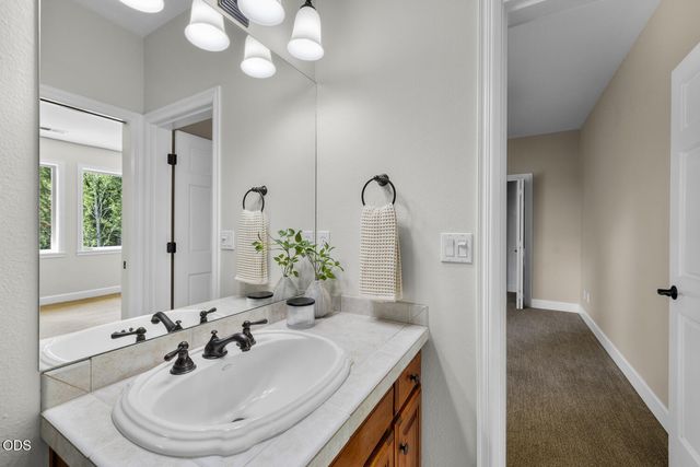 19275 Green Lakes Loop, Bend, OR 97702