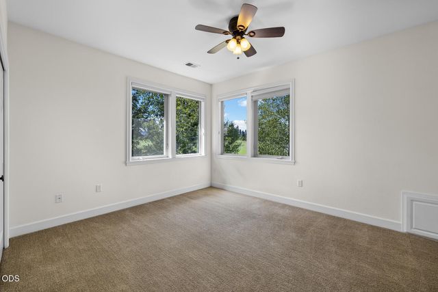 19275 Green Lakes Loop, Bend, OR 97702