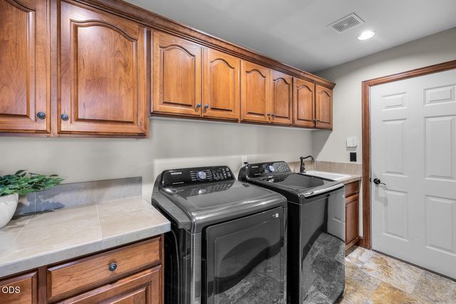19275 Green Lakes Loop, Bend, OR 97702