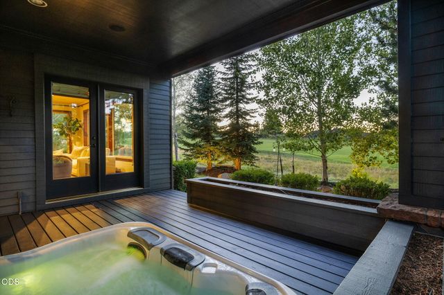 19275 Green Lakes Loop, Bend, OR 97702