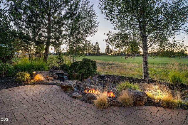 19275 Green Lakes Loop, Bend, OR 97702