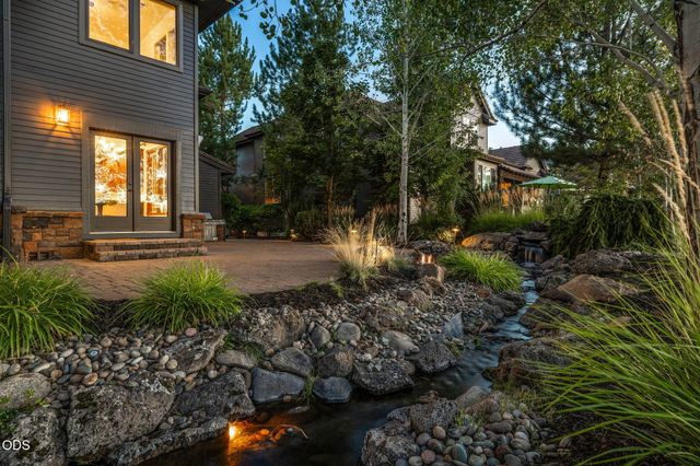 19275 Green Lakes Loop, Bend, OR 97702