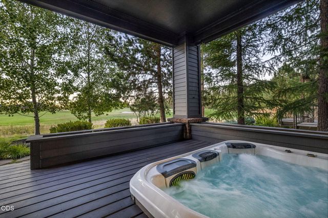 19275 Green Lakes Loop, Bend, OR 97702