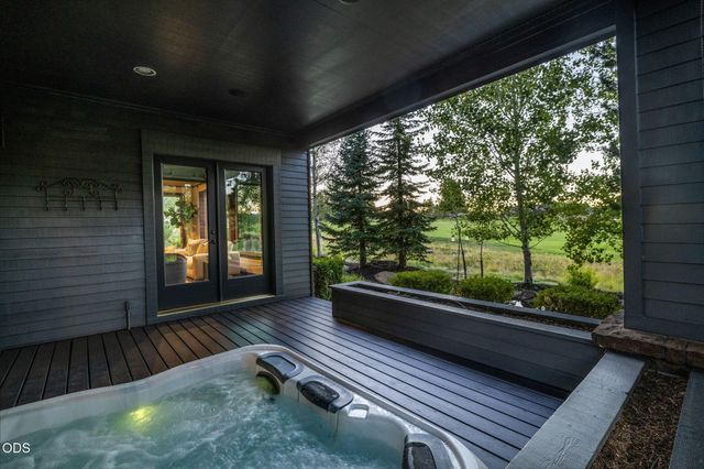 19275 Green Lakes Loop, Bend, OR 97702