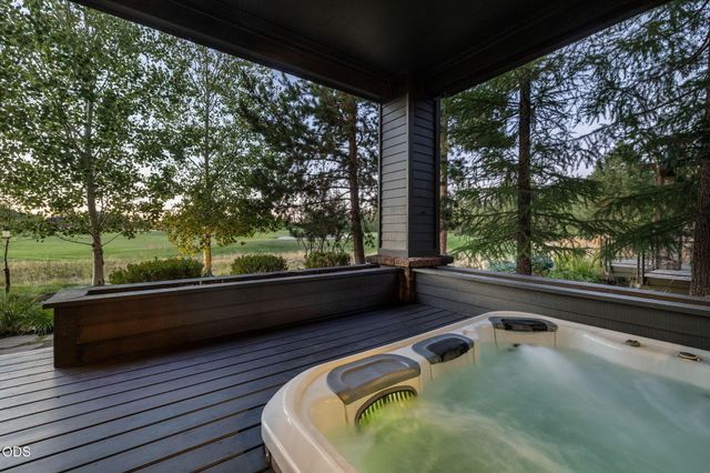 19275 Green Lakes Loop, Bend, OR 97702