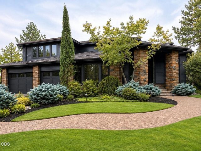 19275 Green Lakes Loop, Bend, OR 97702