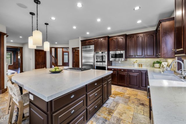 19275 Green Lakes Loop, Bend, OR 97702