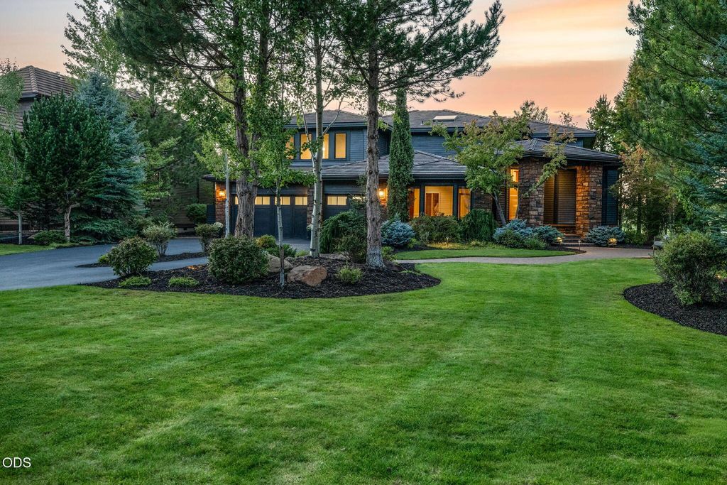 19275 Green Lakes Loop, Bend, OR 97702