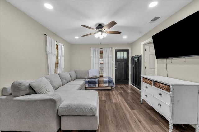 102 Goodwin Lane, Moody, TX 76557