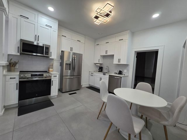 691 10TH AVENUE S, St Petersburg, FL 33701