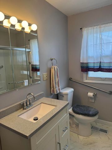 814 W Woodside Drive, Griffith, IN 46319