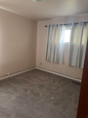 814 W Woodside Drive, Griffith, IN 46319