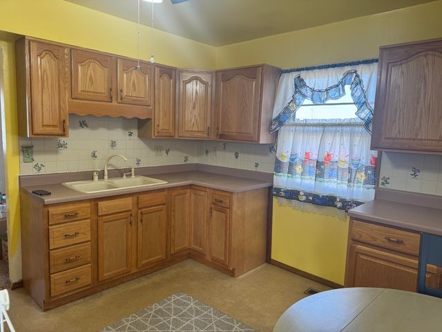 814 W Woodside Drive, Griffith, IN 46319