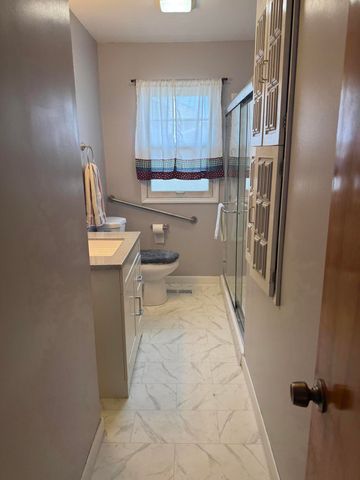 814 W Woodside Drive, Griffith, IN 46319