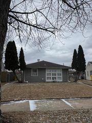 814 W Woodside Drive, Griffith, IN 46319