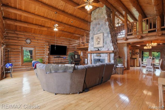 6900 Eveline Drive, Holly, MI 48442