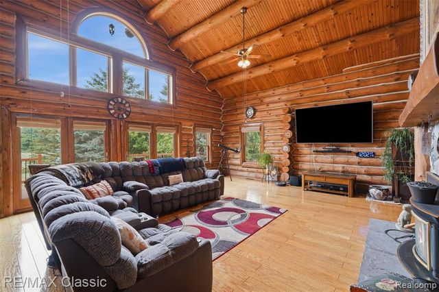 6900 Eveline Drive, Holly, MI 48442