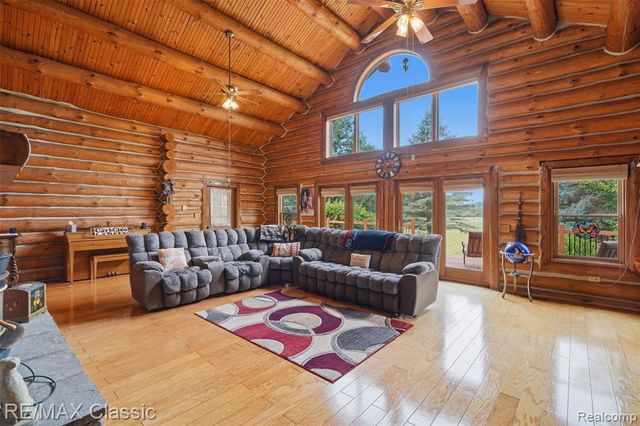 6900 Eveline Drive, Holly, MI 48442
