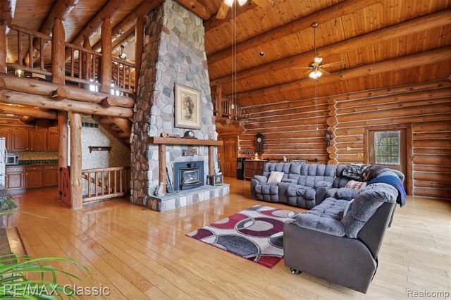 6900 Eveline Drive, Holly, MI 48442
