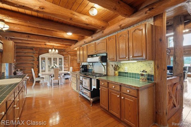 6900 Eveline Drive, Holly, MI 48442