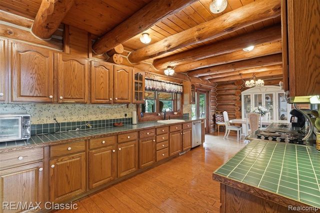6900 Eveline Drive, Holly, MI 48442