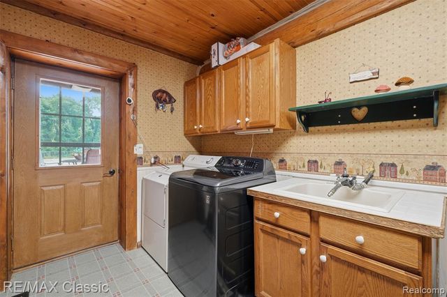 6900 Eveline Drive, Holly, MI 48442