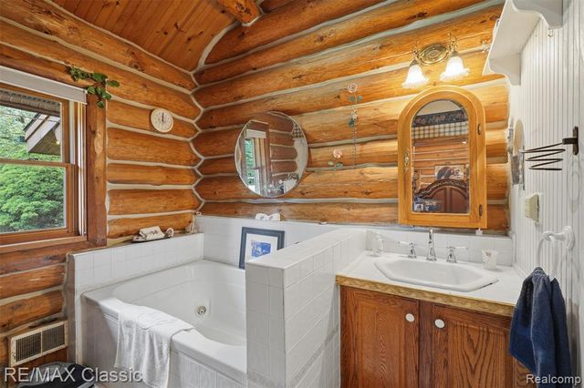 6900 Eveline Drive, Holly, MI 48442