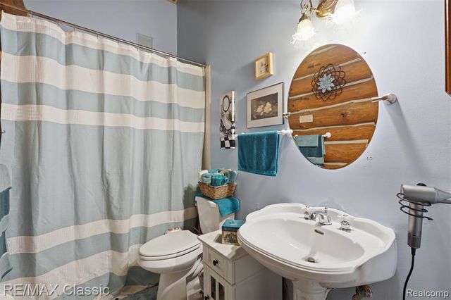 6900 Eveline Drive, Holly, MI 48442