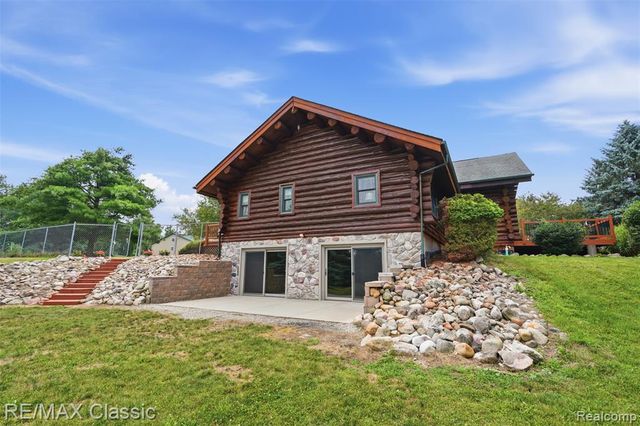 6900 Eveline Drive, Holly, MI 48442