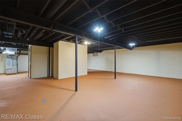 6900 Eveline Drive, Holly, MI 48442