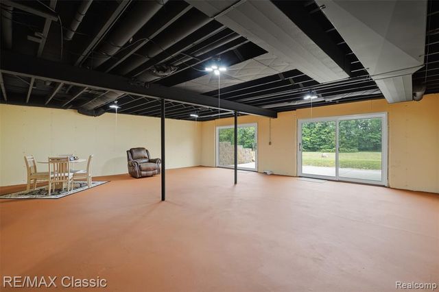 6900 Eveline Drive, Holly, MI 48442