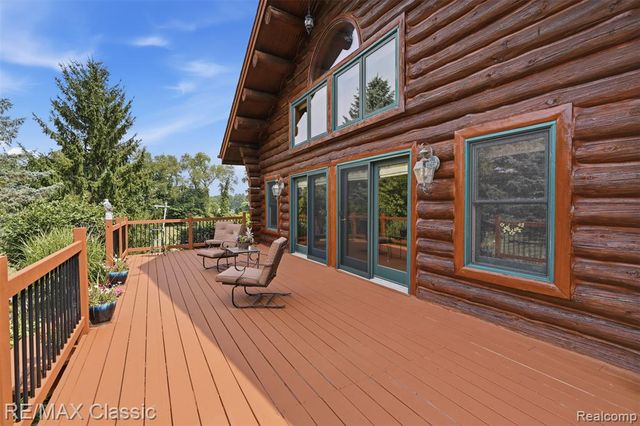6900 Eveline Drive, Holly, MI 48442