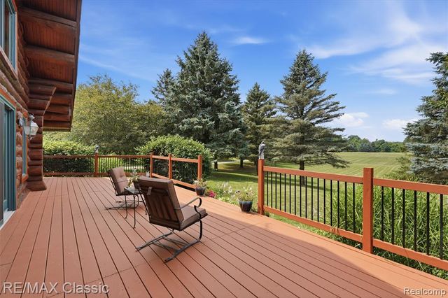 6900 Eveline Drive, Holly, MI 48442
