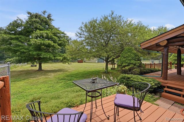 6900 Eveline Drive, Holly, MI 48442