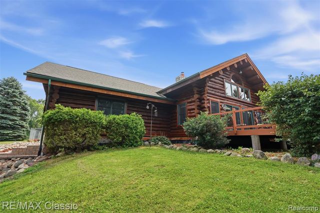 6900 Eveline Drive, Holly, MI 48442