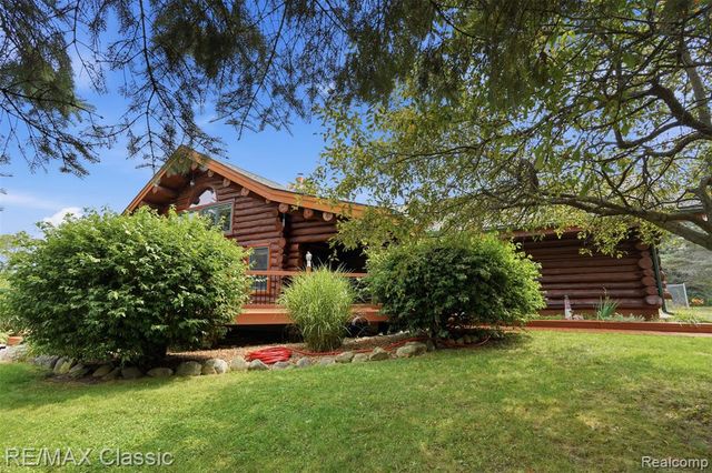 6900 Eveline Drive, Holly, MI 48442