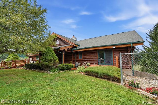 6900 Eveline Drive, Holly, MI 48442