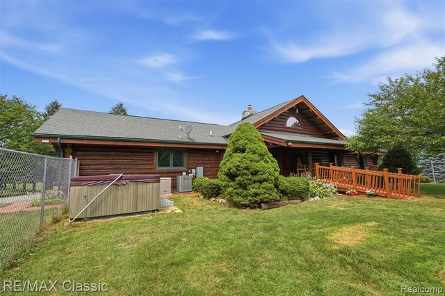 6900 Eveline Drive, Holly, MI 48442