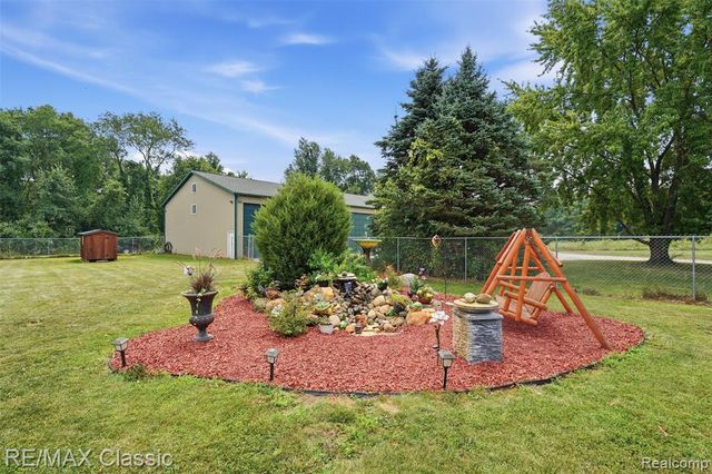6900 Eveline Drive, Holly, MI 48442